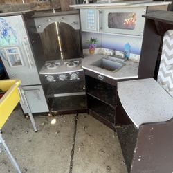 FREE Play Kitchen 