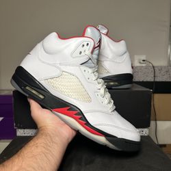 Jordan 5 Fire Red 