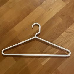 Beige plastic hanger 23 counts