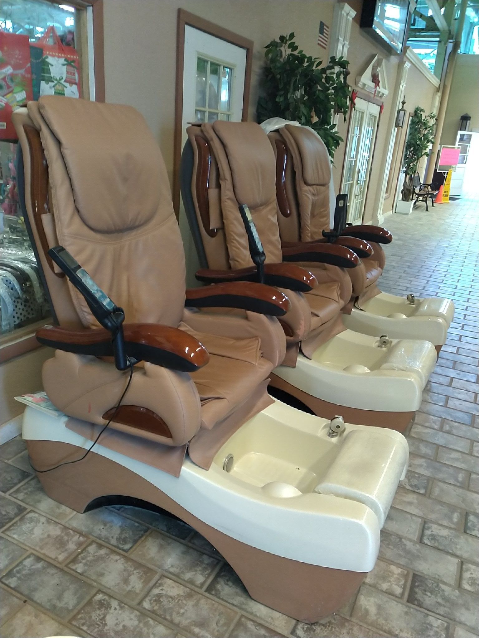 nail salon going out of business sale all equipment is a year old