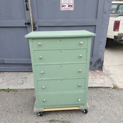 Solid Wood 5 Drawer Dresser 