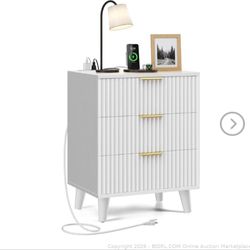 Fluted 3 Drawer Night Stand