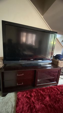 Tv and Stand + Drawers included