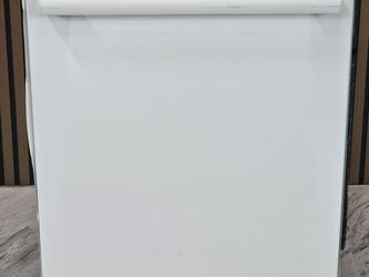 Bosch 100 Series Premium 24" Built-In Dishwasher with 15 Place Settings, 46 dBA, 3rd Rack, PrecisionWash(R) - White (SHX5AEM2N-D-0574)
