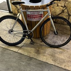 Fixie Bike Hit me up Runs great $100 O.B.O