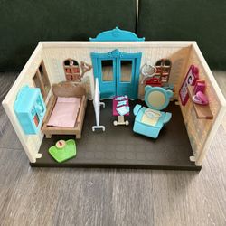 Lil Woodzeez Health Clinic Playset 