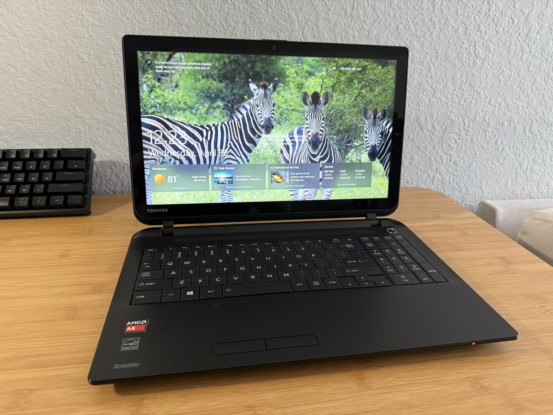 Toshiba laptop windows 10 home touch screen 8 GB RAM 500 GB storage