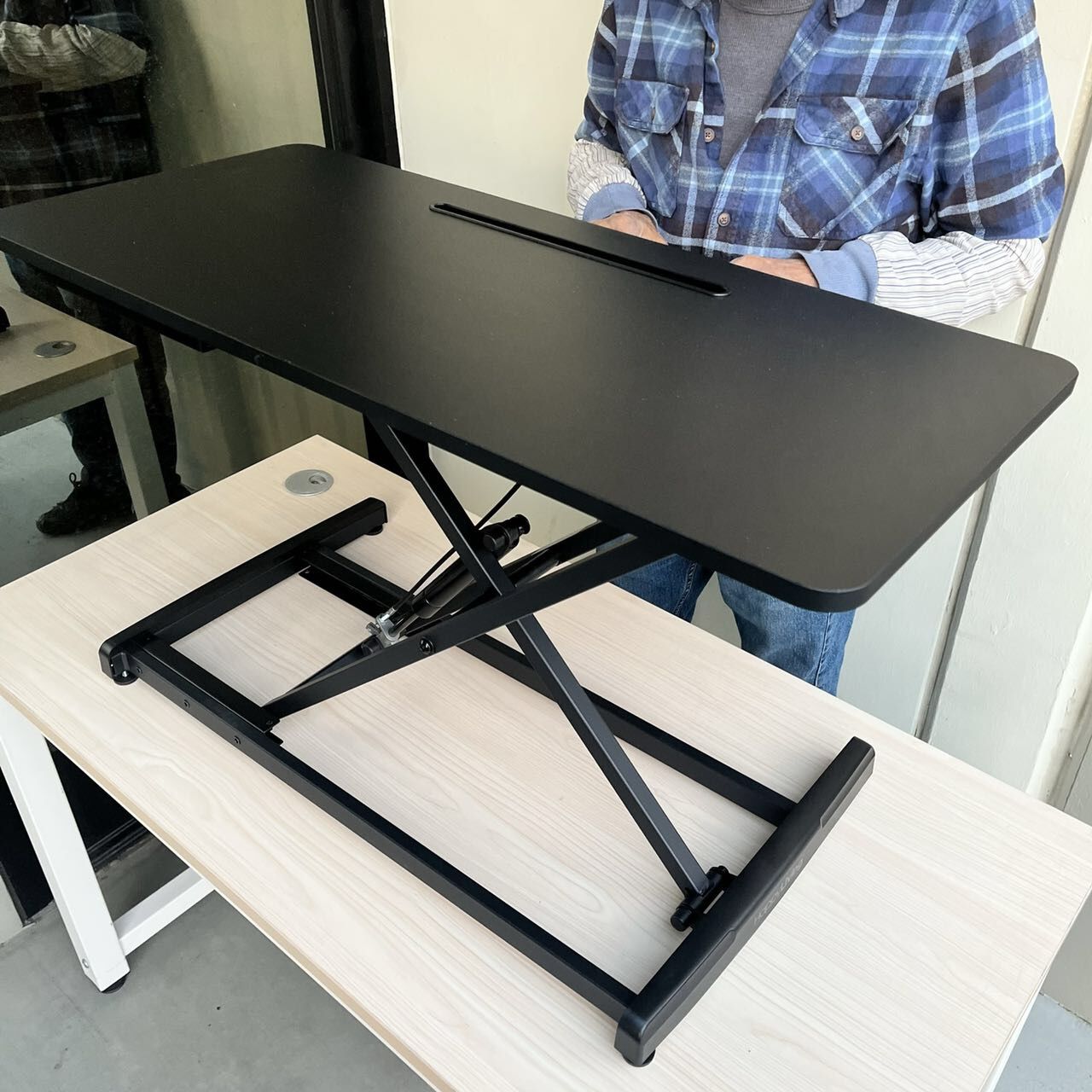 New In Box 35Lx 24Dx5H To 20 Inches Max Height Standing Adjustable Desktop Riser Stand Desk Desktop Black Color