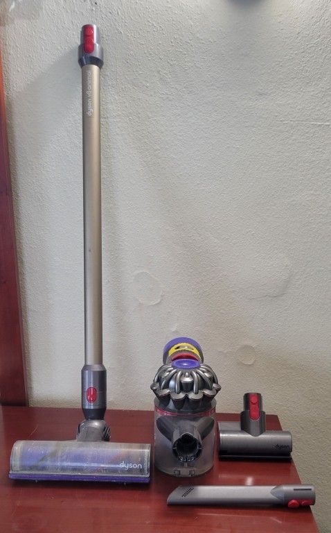 Dyson Vaccum Cleaner V8 Used