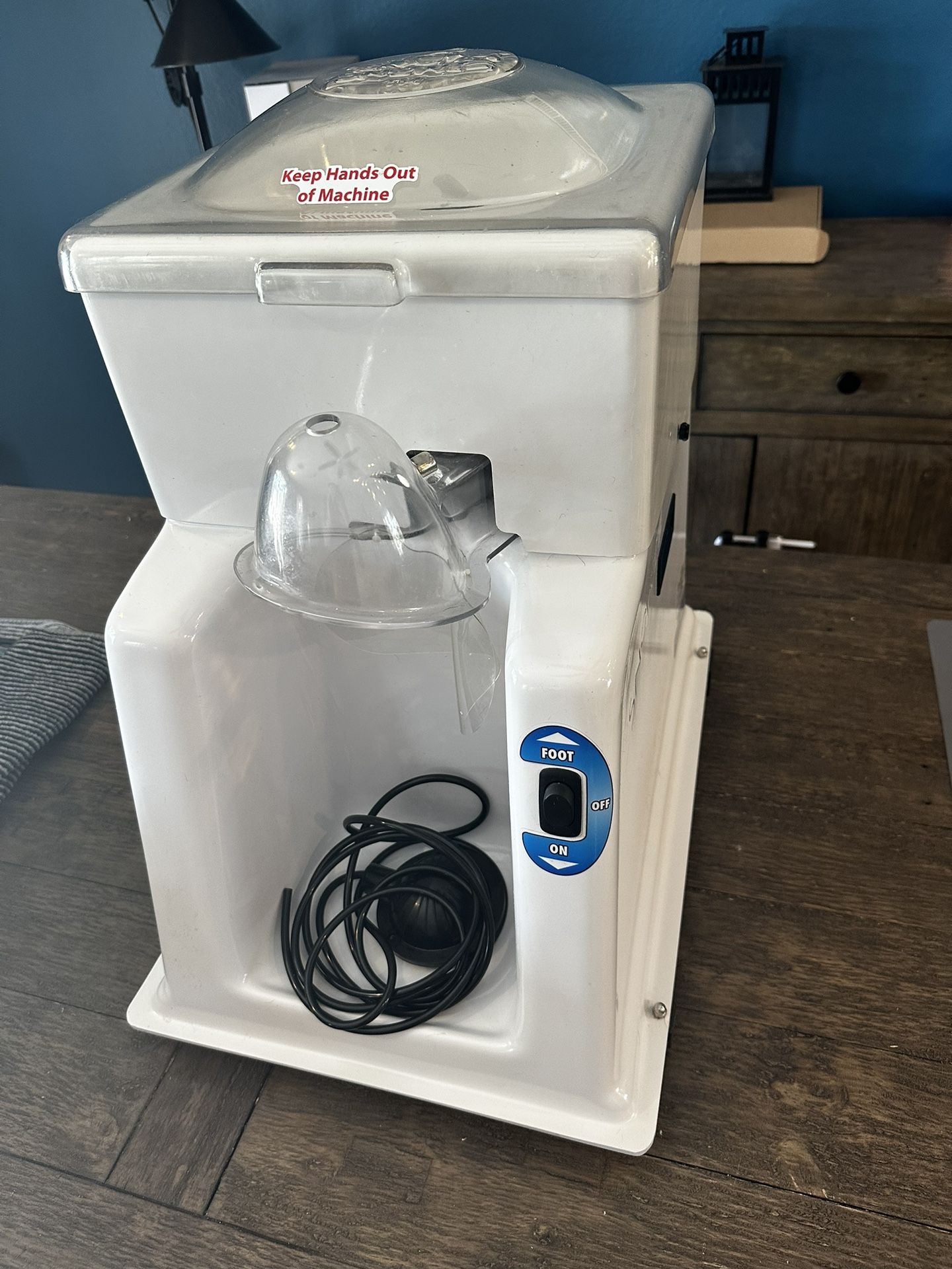 Snowie 3000 Professional Ice Shaver - Snow Cone Machine