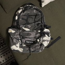 Used Supreme Logo Backpack (SS25) 9/10 