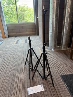 Lighting supplies: Neewer, Godox