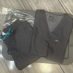 FIGS SCRUBS SET!
