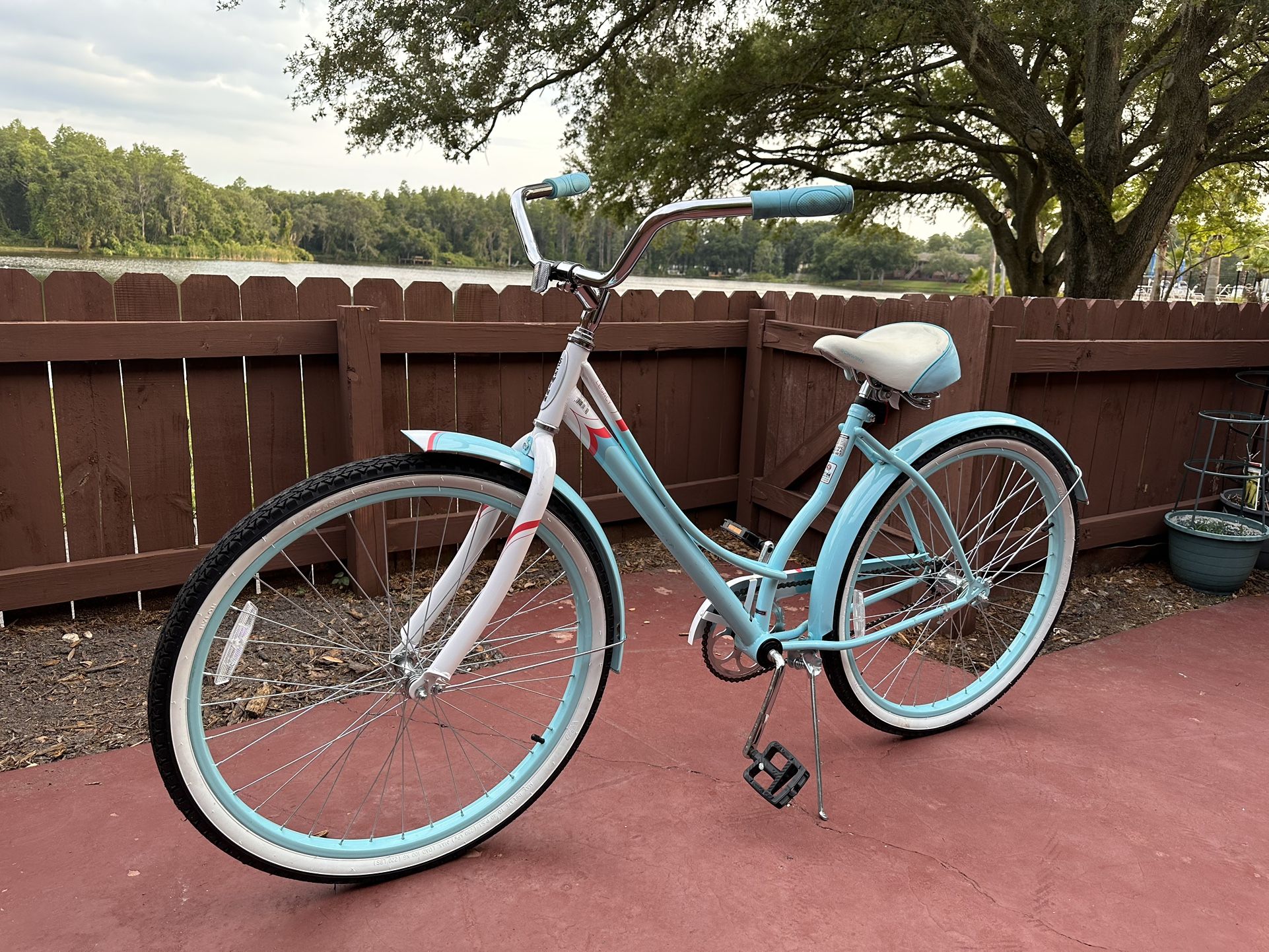 Schwinn Women's Legacy 26" Cruiser Bike- White/Blue