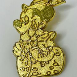 Walt Disney Hong Kong Disneyland Gold Mickey Mouse Peter Pan Chaser Pin