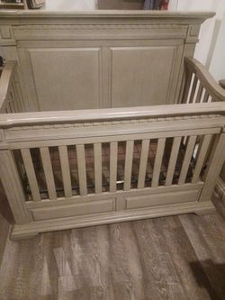 Kingsley Venetian Crib In Driftwood Converts to Toddler Full Size Bed for Sale in Fowler CA OfferUp