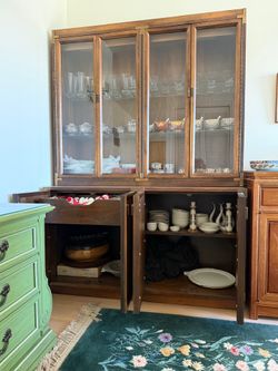 Lane China Cabinet with Hutch