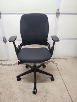 Steelcase Leap V2 Ergonomic Computer Desk Office Chair, Like NEW Shape