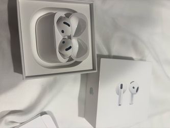 Apple AirPods 4 with Charging Case
