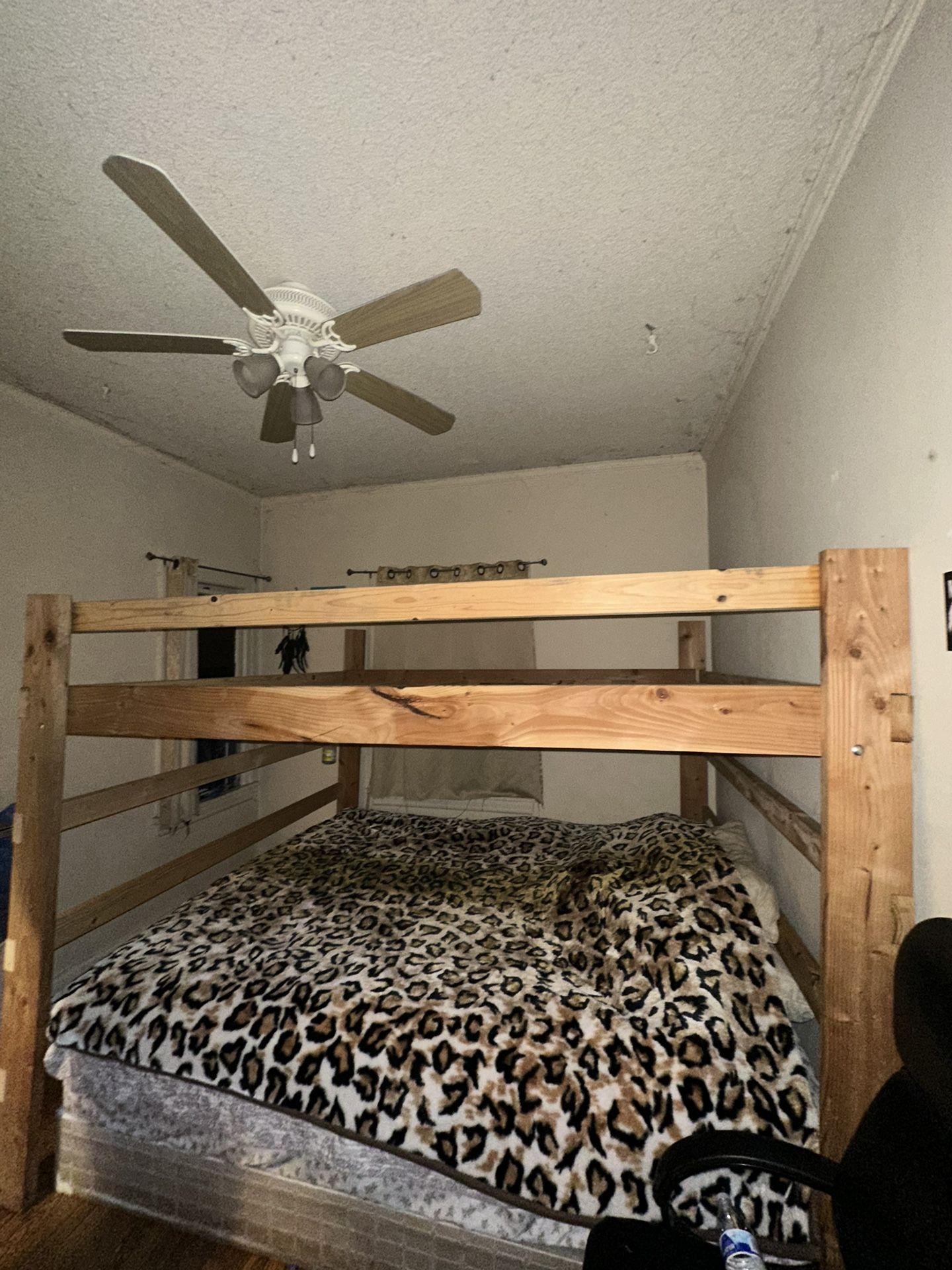 California King Single Bunk Loft Bed . 600$ 