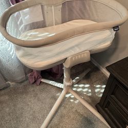 Halo Bassinest Premier in Pebble