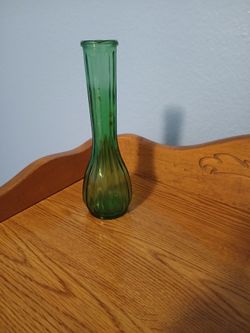 EMERALD GREEN RIBBED FLOWER VASE WITH SCALLOPED RIM, GLASS, CONTINENTAL FLORAL GLASS COMPANY