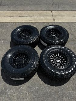 KMC KM552 IMS 6x5.5 17" Wheels With New 33” Toyo Open Country R/T Trail Tires