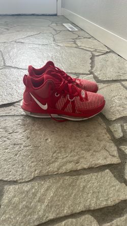 Men’s 8.5 Lebron Witness VII Nike Shoes 