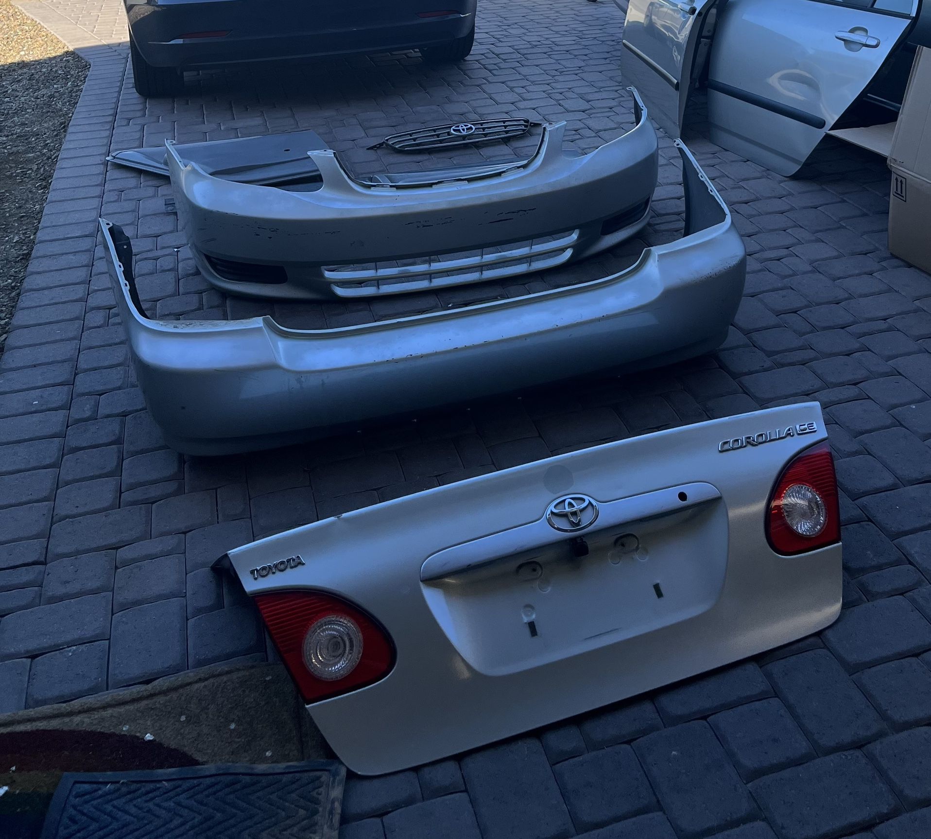 2004-2008 Toyota Corolla Parts (pending Sale)