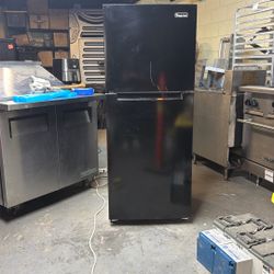 Magic Chef 10.1 cu. ft. Top Freezer Refrigerator