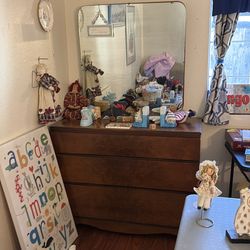 Vanity Dresser must pick up today