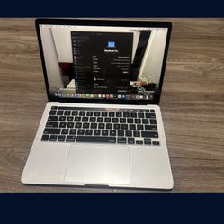 💻 MacBook Pro 13” (2020) – Quad-Core i5, 8GB RAM, 256GB SSD – Works Great!