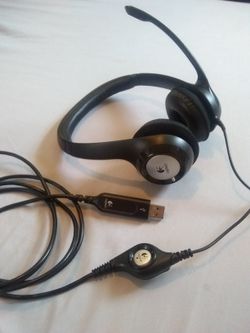 Logitech noise canceling head phones with microphone