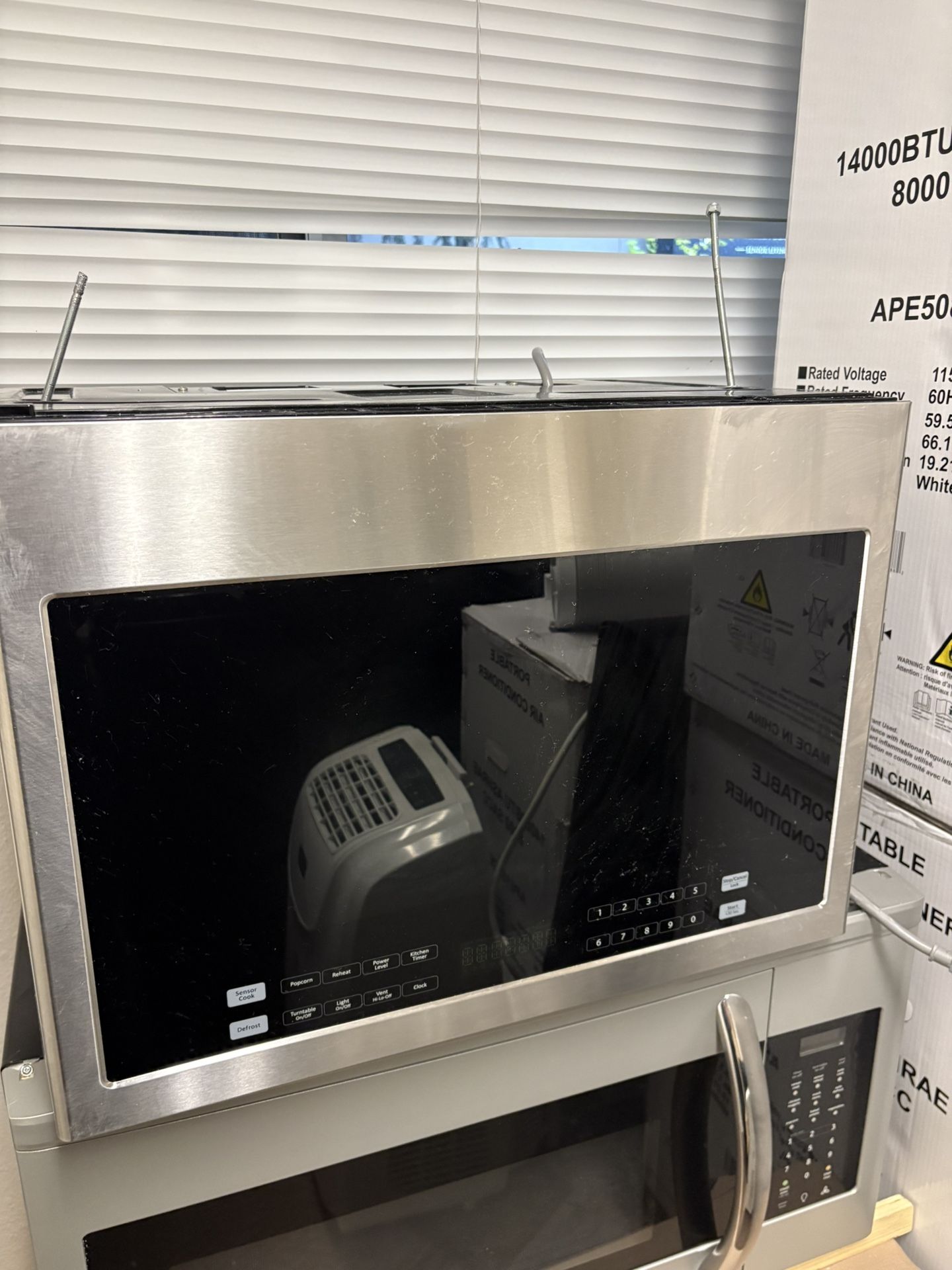 *Slightly Used* Haier Microwave