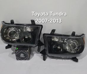 Toyota Tundra 2007-2013 Headlights