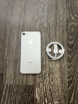 iPhone 7 Silver UNLOCKED FOR ANY CARRIER!