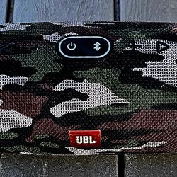 JBL Charge 4 Waterproof Bluetooth Speaker - Black Camo