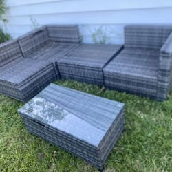 Very Nice 4 Piece outdoor Set comes with glass table