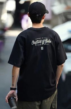 short-sleeved T-shirt