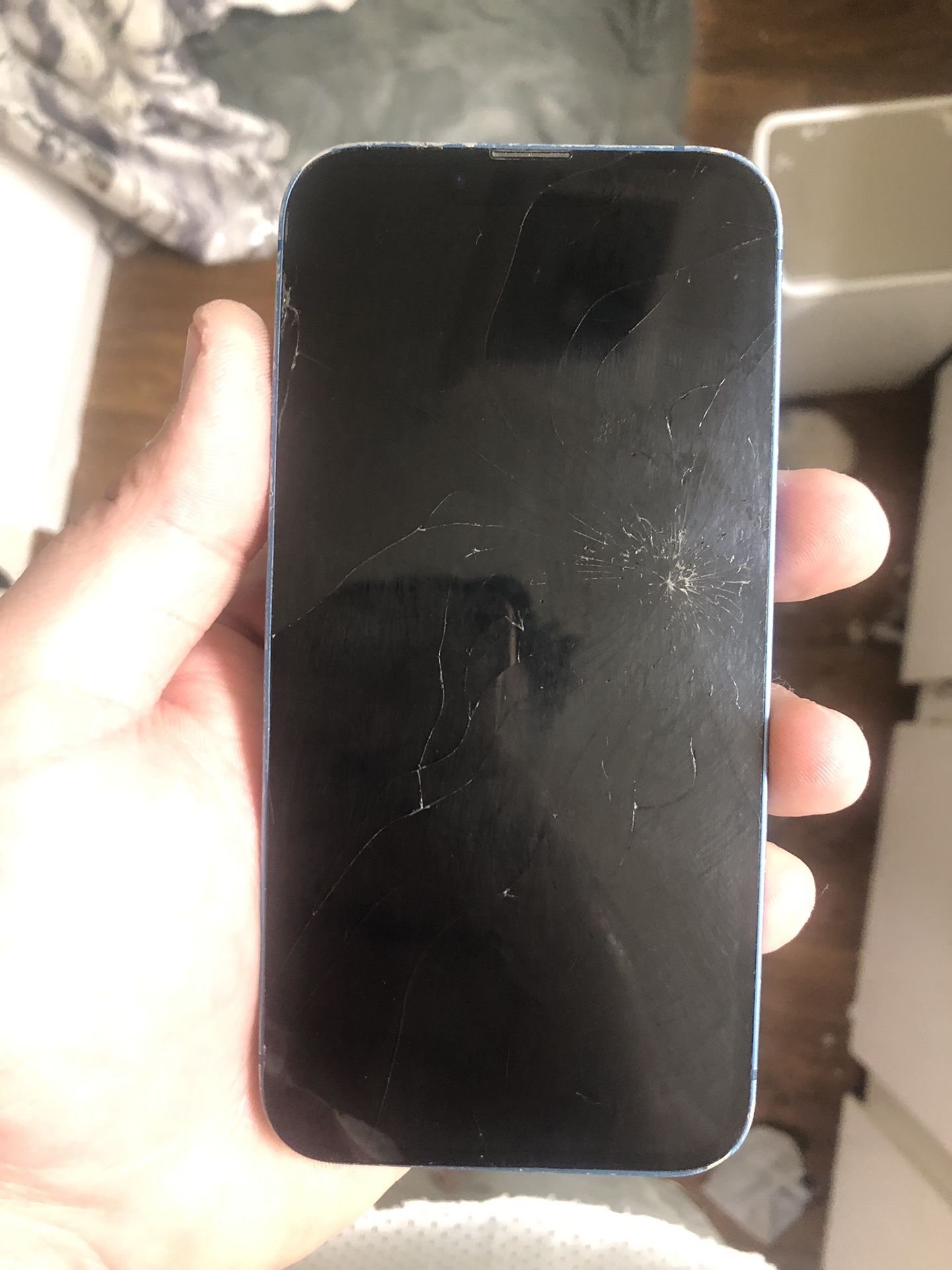 iPhone 13 **BROKEN/ PARTS PHONE**