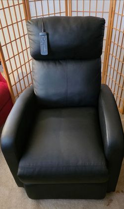 Medium Black Recliner