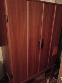 Armoire / Entertainment Center
