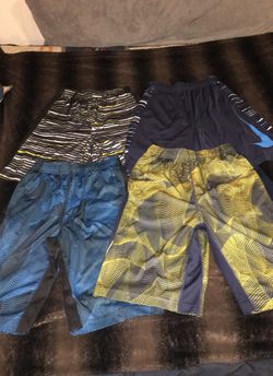 Nike boys set of 4 shorts size youth XL 14-16