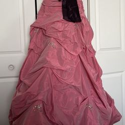 It’s A Beautiful Long Evening Dress The Size Is 6 The Color Is Pink It’s Beautiful Dress For Any Occasion 