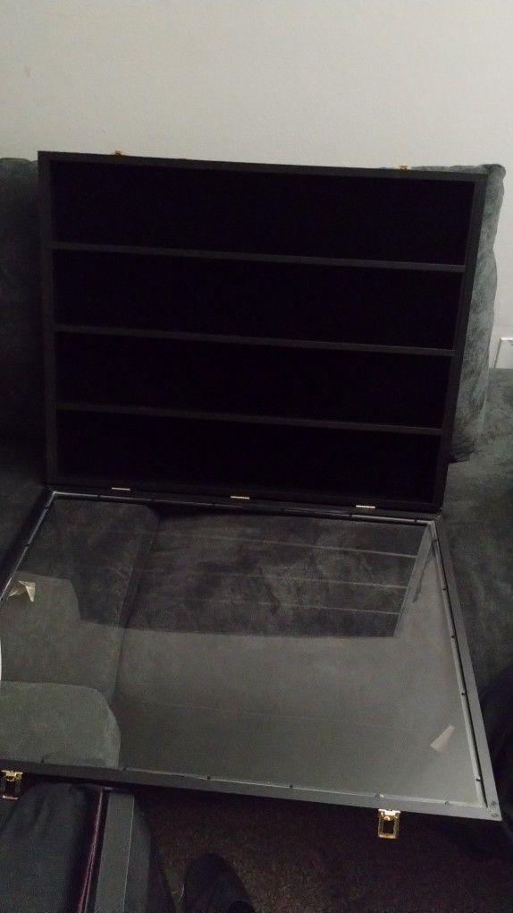 Black Display Card Case (Need Gone Today)