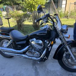Motorcycle 2014 Honda Shadow Low Miles 