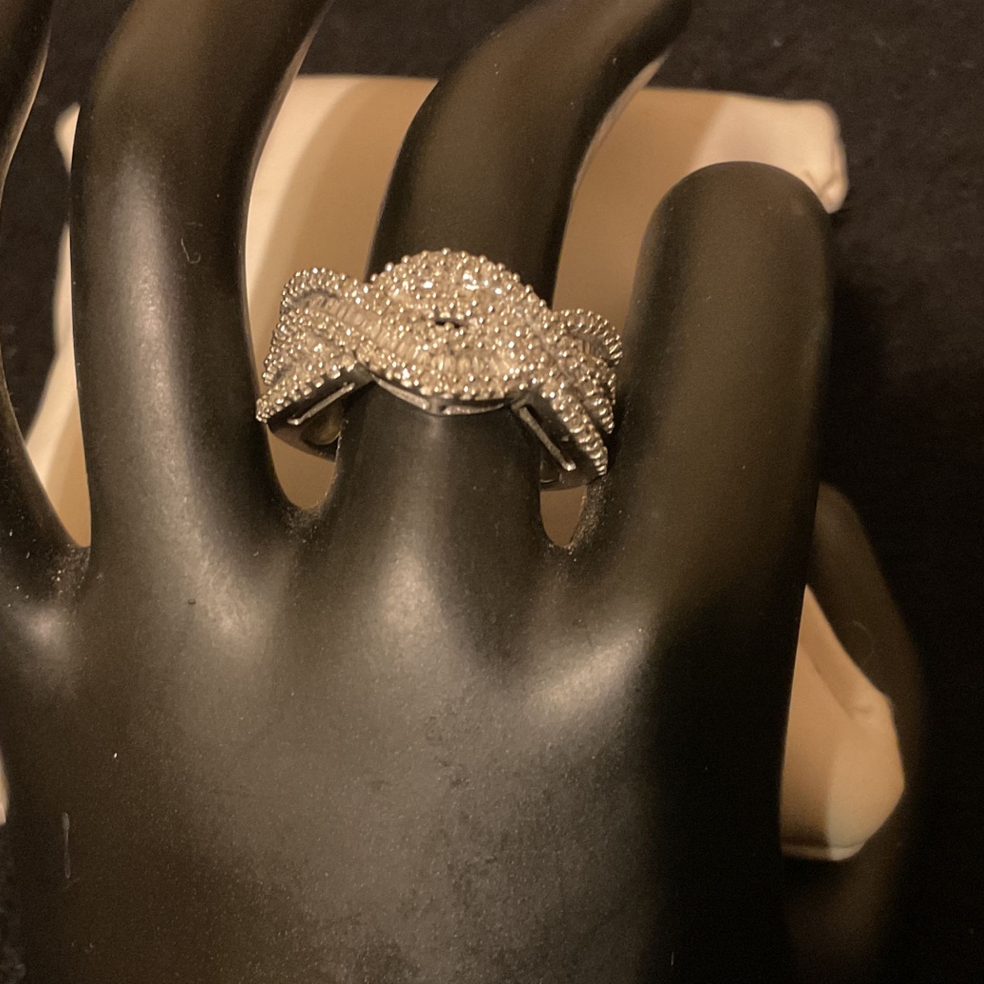 Beautiful Solid Sterling Silver (925) ( KRN) Ring With Lots Of Small DiamondsSize 8