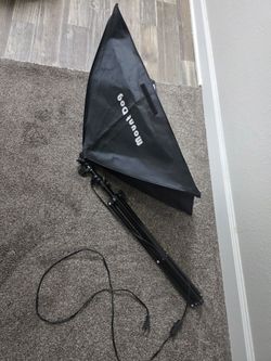 MountDog Softbox Photography Light Kit in excellent working condition.