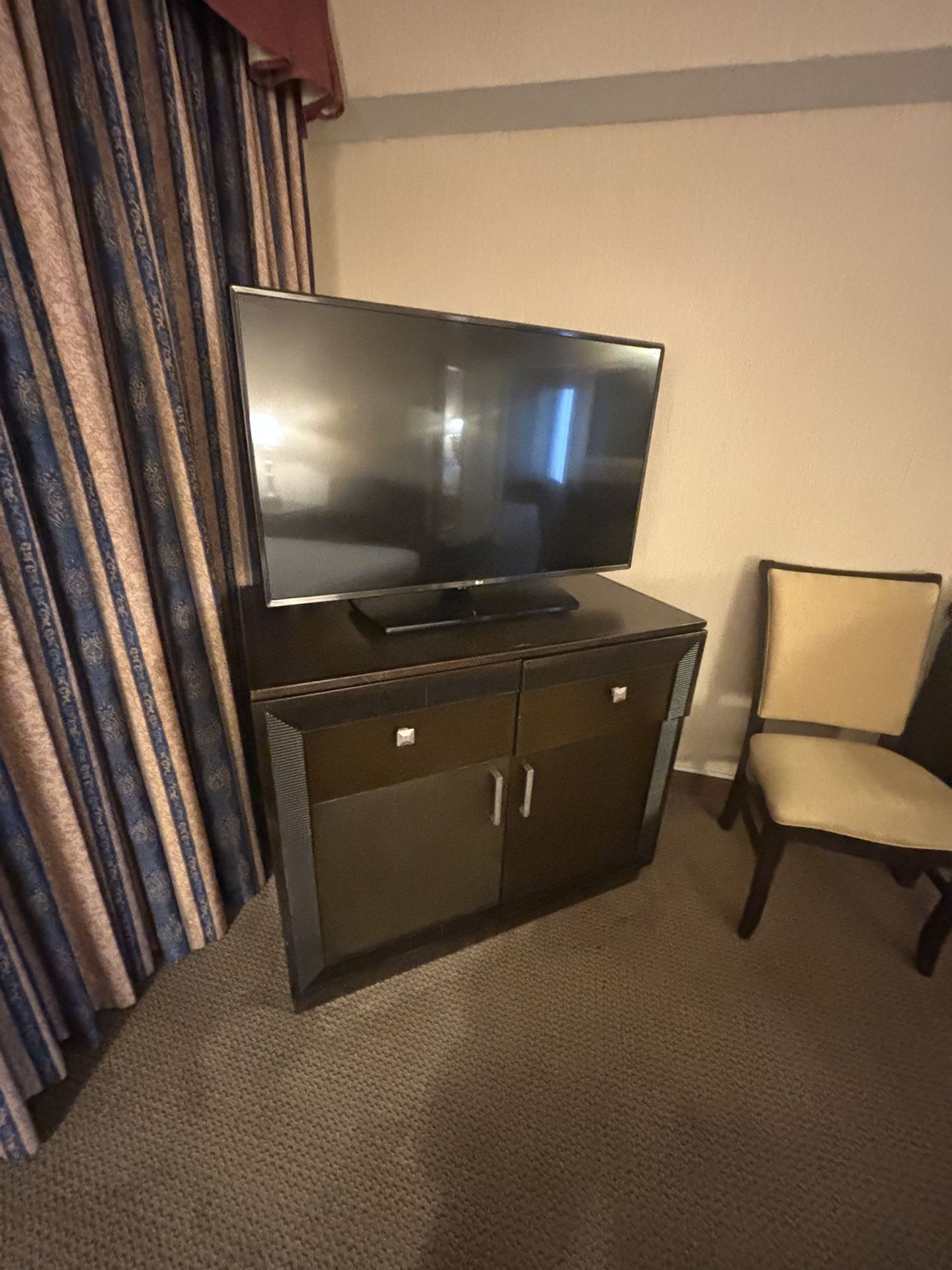 Tv Stands / Dressers