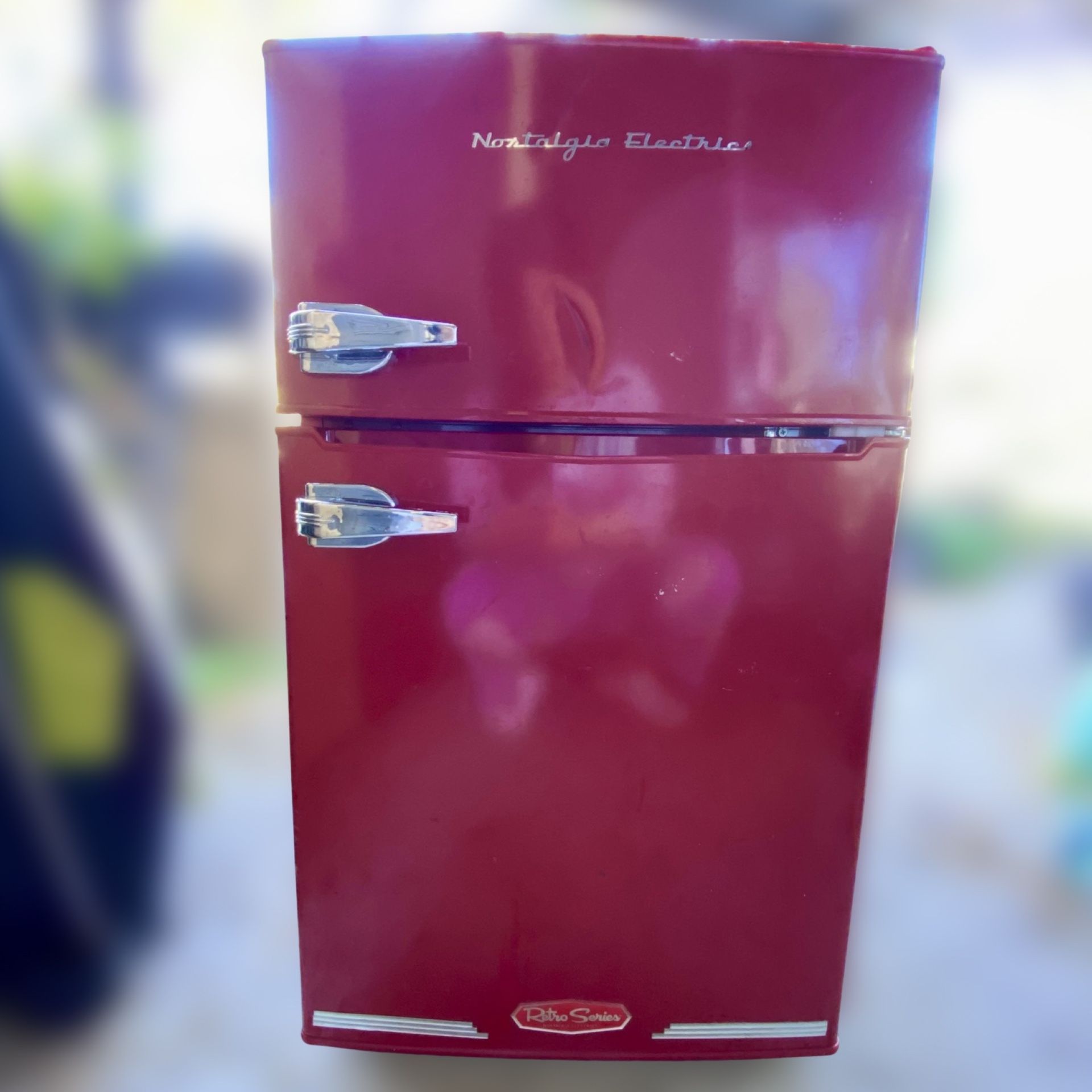 Nostalgia Electrics - Nostalgia Retro Series 3.1 Cu. Ft. Compact Mini Refrigerator - Red